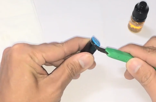 电子烟烟弹怎么加烟油？