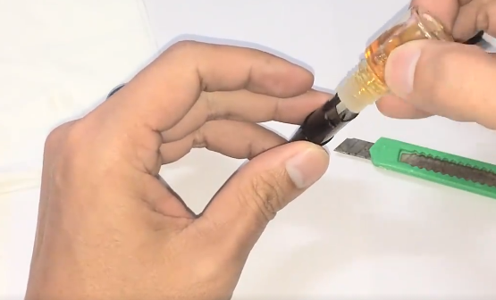 电子烟烟弹怎么加烟油？