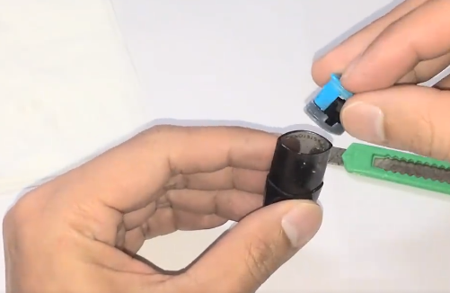 电子烟烟弹怎么加烟油？