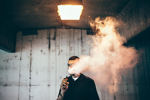 电子烟别人闻到烟味吗？