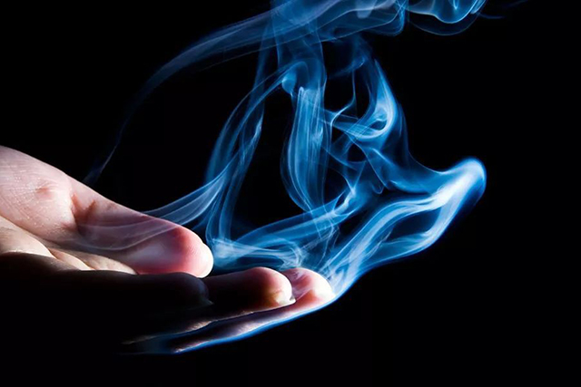 电子烟吐出来的是水蒸气吗？