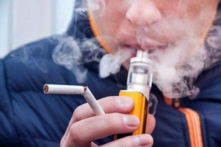 吸电子烟好还是香烟好？最好都不抽