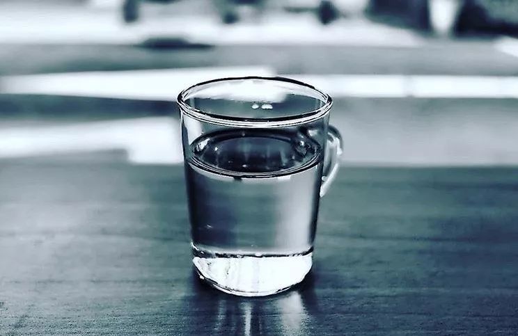 为什么电子烟越抽越渴？