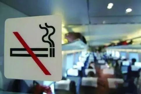 在地铁上抽电子烟会怎样？