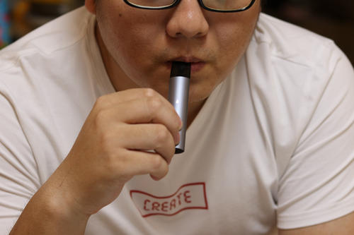 悦刻电子烟吸到最后有点苦?