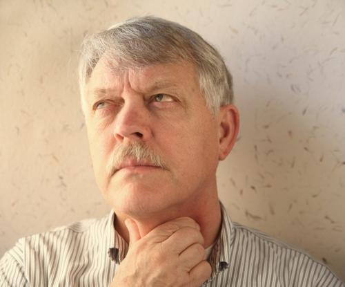 为什么电子烟会刺激咽喉？