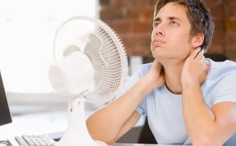 抽电子烟恶心浑身冒汗怎么回事？