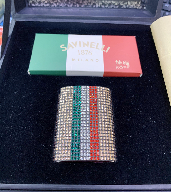 【新品测评】沙芬满钻版电子烟：轻奢尊贵，雾化饱满醇厚