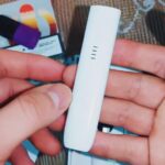 悦刻五代白色是陶瓷的吗？